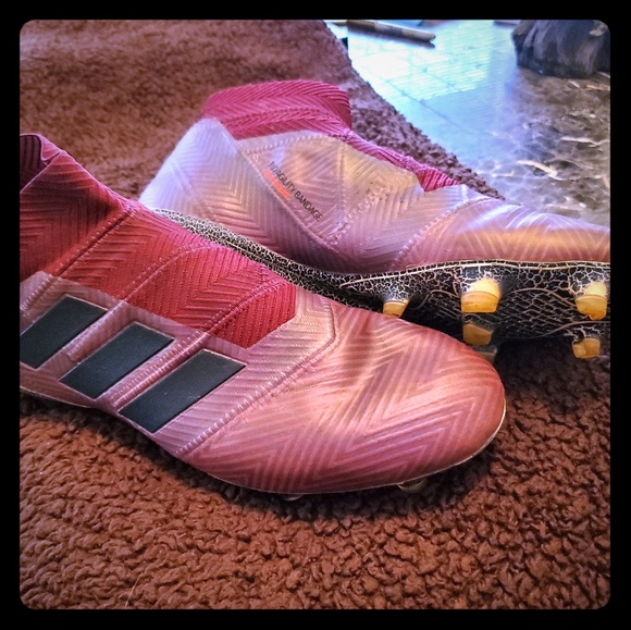 Athletic_Shoes